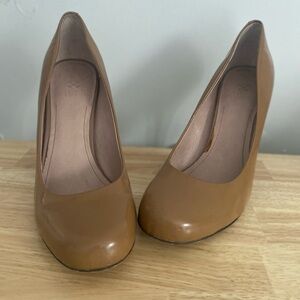 Classic Tan Women's Pumps